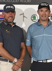 Hráči (zleva) Ernie Els z JAR, Lee Westwood z Anglie, Pádraig Harrington z Irska a Stanislav Matuš z České republiky na tiskové konferenci před golfovým turnajem Czech Masters