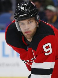 Útočník Taylor Hall v dresu New Jersey Devils
