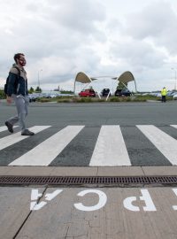 Kolínská automobilka Toyota Peugeot Citroën Automobile (TPCA) v pondělí po více než dvouměsíční odstávce obnovila výrobu, kterou přerušila ve středu 18. března večer kvůli pandemii koronaviru