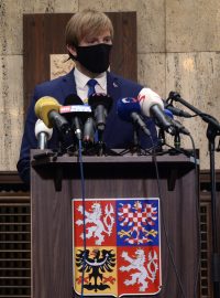 Ministr zdravotnictví Adam Vojtěch upřesnil opatření, která budou v Česku platit od července