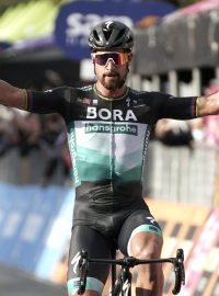 Peter Sagan slaví své první vítězství na Giru d&#039;Italia