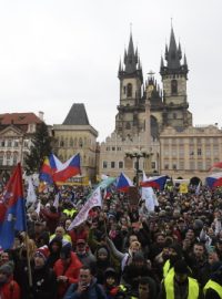 Na Staroměstském náměstí se sešli odpůrci vládních opatření proti koronaviru.