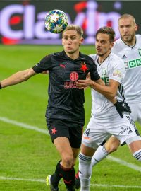 Slávista Jan Kuchta (v černém) vstřelil v Karviné gól na 0:2.