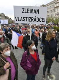 Podle některých se dá považovat postup prezidenta za vlastizradu