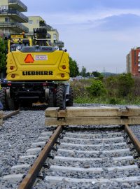 Pražský dopravní podnik v pátek oficiálně začal stavět tramvajovou trať z Barrandova do Holyně