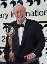 Michael Caine s Křišťálovým globem za mimořádný umělecký přínos světové kinematografii