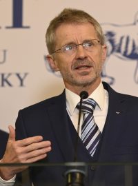 Předseda Senátu Miloš Vystrčil (vpravo) na tiskové konferenci k aktuálním informacím ohledně stavu prezidenta republiky Miloše Zemana