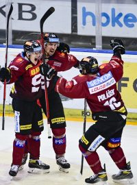 Slavící hokejisté Sparty Praha