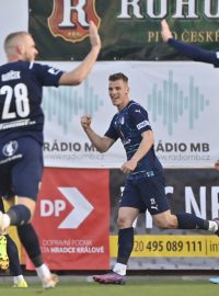 Fotbalisté Slovácka se radují ze vstřelené branky