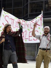 Centrum Prahy patřilo studentskému majálesovému průvodu