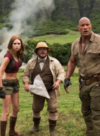 (Zleva) Kevin Hart, Karen Gillanová, Jack Black a Dwayne Johnson ve filmu Jumanji: Vítejte v džungli