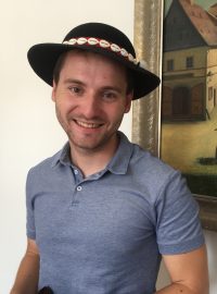 Jan Papajanovský studuje práva na Karlově univerzitě. Je v polovině funkčního období, o funkci starosty chce usilovat znovu