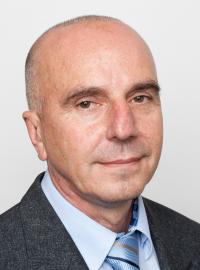 Pavel Štohl, český politik, ekonom a podnikatel. Od října 2014 senátor za obvod č. 54 - Znojmo, v letech 2002 až 2011 zastupitel města Znojma. Snímek pochází z roku 2014