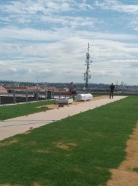 Na střeše Národního zemědělského muzea je i včelí úl, v letních měsících si tam návštěvníci přímo na trávníku budou moct udělat piknik.