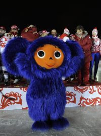 Čeburaška, symbol ruských sportovců pro zimní olympijské hry ve Vancouveru 2010, na Rudém náměstí v Moskvě