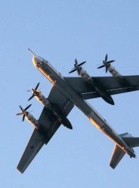 Rusko odpálilo rakety ze strategických bombardérů Tupolev Tu-95MC, jde o velký čtyřmotorový turbovrtulový strategický letoun