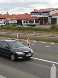 Motocentrum bratrů Bratrnánkových u dálnice D3 u Tábora na snímku z roku 2013.