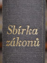 Sbírka zákonů má od roku 2024 fungovat nově v elektronické podobě