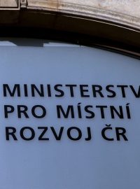 Ministerstvo pro místní rozvoj chce od nového roku zrušit post kancléře ministra