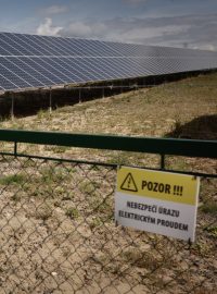 Společnost vlastnící fotovoltaickou elektrárnu Wladimírov musí státu zaplatit 43 milionů korun. Ilustrační foto