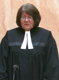 Dnes již bývalá soudkyně Ústavního soudu Eliška Wagnerová a předseda soudu Pavel Rychetský (archivní foto)