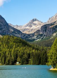 Štrbské Pleso ve Vysokých Tatrách. Turistický průvodce Lonely Planet označil slovenské Vysoké Tatry pro letošní rok za nejlepší prázdninovou destinaci v Evropě