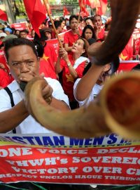 Na povolené protičínské demonstrace v dnešním Vietnamu jen tak nenarazíte. Tito Vietnamci protestují proti postupu Pekingu v otázce Jihočínského moře ve filipínské Manile.