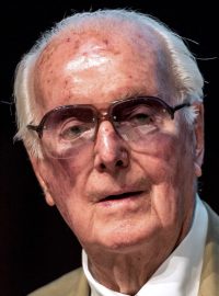 Zemřel slavný francouzský módní návrhář Hubert de Givenchy.