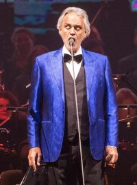 Italský tenorista Andrea Bocelli na koncertě v německém Hamburku