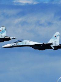 Moderní stíhací letouny Su-35 v Rusku zakoupila dosud jen Čína, dodávka Indonésii se zatím neuskutečnila kvůli americkým sankcím