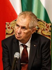 Prezident Miloš Zeman měl na zdanění církevních restitucí původně neutrální názor, postoj změnil kvůli počtu žalob