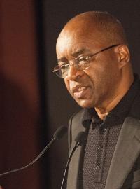 Telekomunikační magnát a miliardář původem ze Zimbabwe Strive Masiyiwa