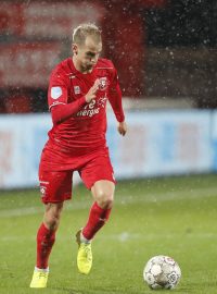 Český fotbalista Václav Černý v dresu Twente v utkání nizozemské ligy proti Zwolle