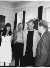 Olga Havlová, Rick Wright, David Gilmour a Václav Havel na Pražském hradě