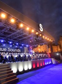 Koncert pro Evropu na plovoucí scéně zahájila Česká filharmonie Ódou na radost