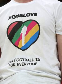 Od začátku druhého kola už mohou fanoušci pomocí symbolu kampaně OneLove vyjádřit podporu LGBTQ+ komunitě.