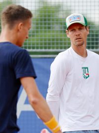 Tomáš Berdych na tréninku s tenistou Jiřím Lehečkou