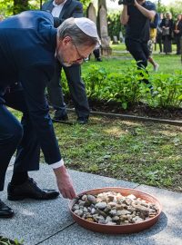 Podle premiéra je dnes důležité bojovat s nenávistí k druhým, lidé by měli šířit slušnost a respekt