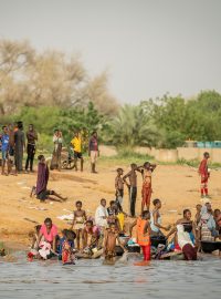 Loď se převrátila na řece Niger v pondělí brzy ráno (ilustrační foto)