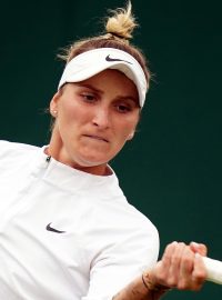 Tenistka Markéta Vondroušová během zápasu ve Wimbledonu