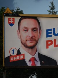 Billboard hnutíRepublika hlásající „Evropské platy pro Slováky“