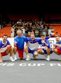 Čeští tenisté byli ve Valencii stoprocentní a slaví postup do čtvrtfinále Davis Cupu