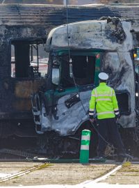 Při střetu vlaku s kamionem na Olomoucku 17. října začal hořet první vagon