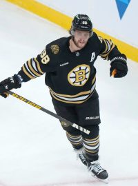 Ani gól a dvě asistence Davida Pastrňáka nezabránily v NHL porážce Bostonu proti Pittsburghu