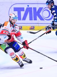 Valentin Claireaux, Patrik Poulíček, sportovec, hokejista
Utkání 44. kola hokejové extraligy: HC Dynamo Pardubice - HC Vítkovice Ridera, 14. února 2024, Pardubice. Zleva Valentin Claireaux z Vítkovic a Patrik Poulíček z Pardubic