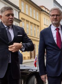 Robert Fico a Petr Fiala na summitu V4 v Praze