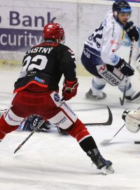 Hokejisté Hradce Králové ve třetím zápase předkola play off proti Vítkovicím. Východočeši vyhráli 3:1 a po vítězství 3:0 v sérii postupují do čtvrtfinále