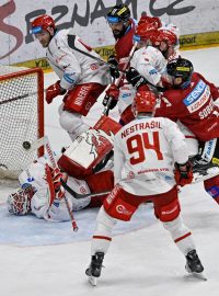 Byli jedno vítězství od postupu do finále play-off hokejové extraligy, jenže pak dvakrát prohráli a teď jim hrozí velké drama. Hokejisty Sparty čeká za stavu 3:2 v sérii šesté semifinále v Třinci