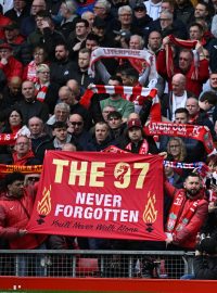 Fanoušci Liverpoolu vzdali hold 97 obětem tragédie na stadionu Hillsborough