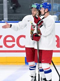 David Pastrňák a Martin Nečas na tréninku hokejové reprezentace